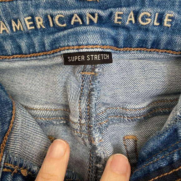 AMERICAN EAGLE DISTRESSED RAW ANKLE JEGGING JEAN - Picture 1 of 5